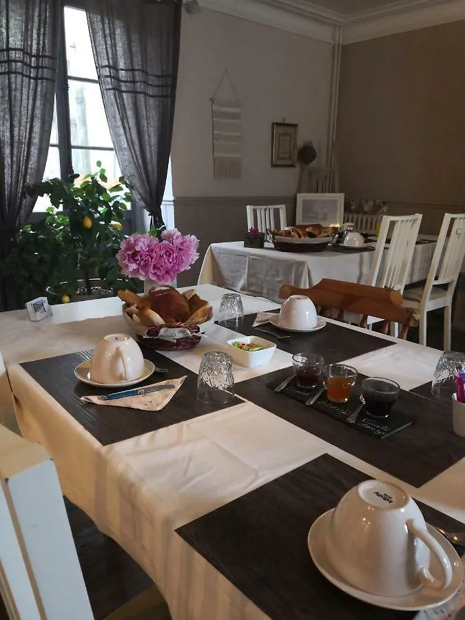 Couette-café Naturaform centre de bien-être et ses chambres d'hôtes Villeneuve-de-Rivière